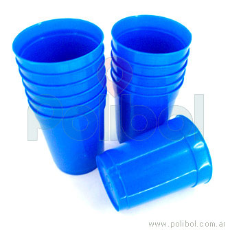 Vasos de plástico azul.