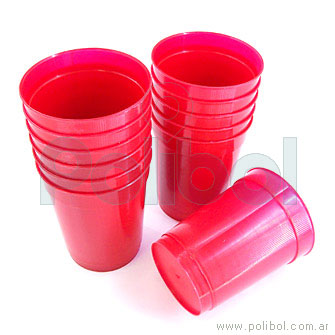 Vasos de plástico rojo.