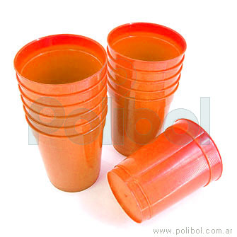 Vasos de plástico naranja.